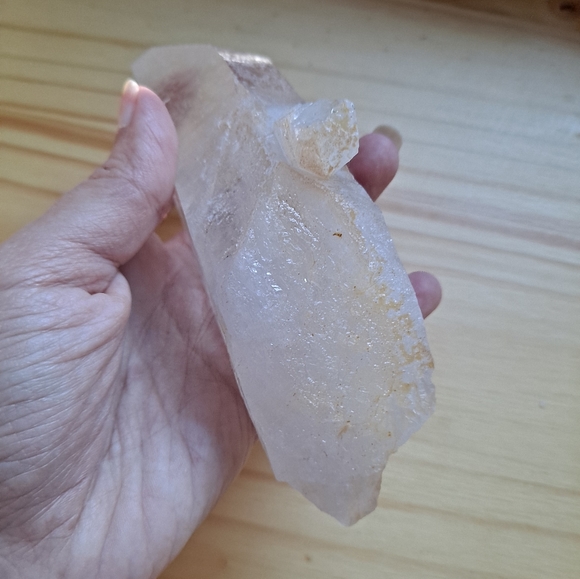 Beautiful Clear Quartz Crystal Point - Picture 4 of 9